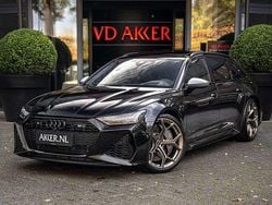 Zwart (metallic) Gebruikt 2023 Audi RS6 Design Stationwagen | € 142.880