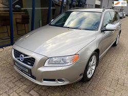 Bruin Gebruikt 2011 Volvo V70 R-Design Stationwagen | € 13.945 (Eerlijke prijs)