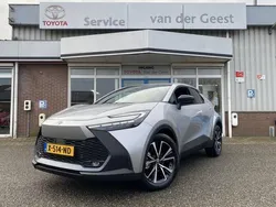 Grijs, metallic lak Nieuw 2024 Toyota C-HR Edition SUV | € 32.945 (Super prijs)