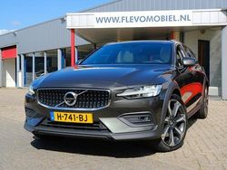 Grijs Gebruikt 2020 Volvo V60 CC Stationwagen | € 31.450 (Eerlijke prijs)