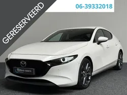 Wit, metallic lak Gebruikt 2020 Mazda 3 Luxury Hatchback | € 21.790 (Eerlijke prijs)