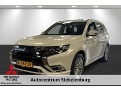 Wit Gebruikt 2021 Mitsubishi Outlander Intense+ SUV | € 28.445 (Eerlijke prijs)
