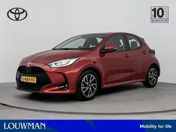 Rood Gebruikt 2023 Toyota Yaris Hatchback | € 21.950 (Eerlijke prijs)