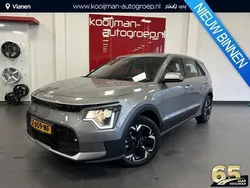 Grijs, metallic lak Gebruikt 2024 Kia e-Niro Light SUV | € 34.950 (Goede deal)