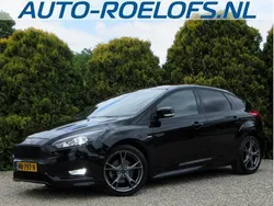 Zwart Gebruikt 2016 Ford Focus ST-Line Hatchback | € 11.790 (Eerlijke prijs)
