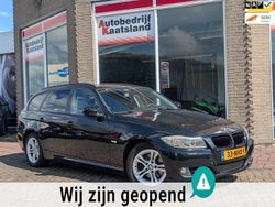 Zwart (metallic) Gebruikt 2010 BMW 318 Stationwagen | € 2.998 (Eerlijke prijs)