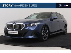 Phytonicblau (blauw metallic) Gebruikt 2025 BMW 530e Shadowline Stationwagen | € 67.495