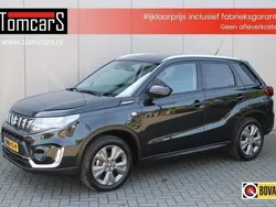 Zwart, metallic lak Gebruikt 2023 Suzuki Vitara SUV | € 24.750 (Eerlijke prijs)