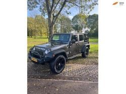 Grijs (metallic) Gebruikt 2017 Jeep Wrangler Unlimited Sahara SUV | € 37.950