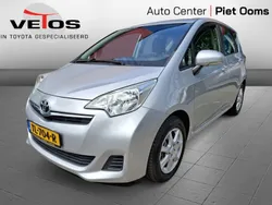 Grijs Gebruikt 2014 Toyota Verso-S MPV | € 10.950 (Eerlijke prijs)