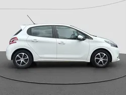 Wit Gebruikt 2013 Peugeot 208 Envy Hatchback | € 5.440 (Eerlijke prijs)