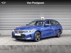 Blauw Gebruikt 2023 BMW 330e M Sport Stationwagen | € 43.900 (Eerlijke prijs)