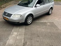 Grijs Gebruikt 2004 VW Passat Stationwagen | € 1.350 (Eerlijke prijs)