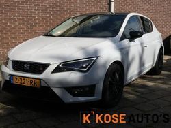 Wit, metallic lak Gebruikt 2016 Seat Leon CONNECT Hatchback | € 16.950 (Eerlijke prijs)