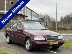 Rood, metallic lak Gebruikt 1996 Mercedes C180 Classic Sedan | € 5.488