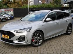 Grijs Gebruikt 2023 Ford Focus ST-Line X Stationwagen | € 22.995 (Eerlijke prijs)