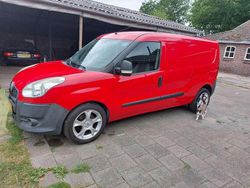 Rood Gebruikt 2011 Fiat Doblò MPV | € 2.950 (Goede deal)