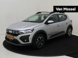 Grijs Gebruikt 2024 Dacia Sandero Essentiel Hatchback | € 17.930 (Eerlijke prijs)