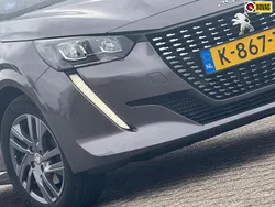 Grijs, metallic lak Gebruikt 2021 Peugeot 208 Active Hatchback | € 13.925 (Eerlijke prijs)