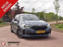 Grijs Gebruikt 2022 BMW 120 M Sport Hatchback | € 32.995 (Iets duurder)