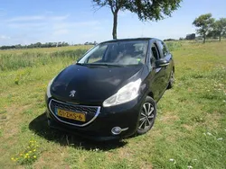 Zwart Gebruikt 2012 Peugeot 208 Hatchback | € 2.950 (Eerlijke prijs)