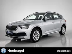 Zilver, metallic lak Gebruikt 2020 Skoda Kamiq Ambition SUV | € 17.900 (Eerlijke prijs)