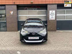 Zwart, metallic lak Gebruikt 2019 Toyota Aygo X-play Hatchback | € 8.950 (Eerlijke prijs)