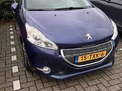 Blauw Gebruikt 2012 Peugeot 208 Allure Hatchback | € 3.500 (Goede deal)