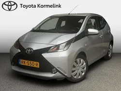 Grijs Gebruikt 2017 Toyota Aygo X-play Hatchback | € 12.950 (Iets duurder)