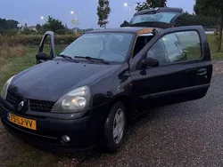 Zwart Gebruikt 2003 Renault Clio II Expression Hatchback | € 575 (Eerlijke prijs)