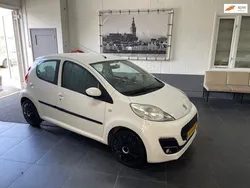 Wit Gebruikt 2012 Peugeot 107 Active Hatchback | € 3.499 (Eerlijke prijs)