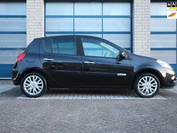 Zwart Gebruikt 2011 Renault Clio R.S. Hatchback | € 3.450 (Eerlijke prijs)
