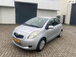 Grijs Gebruikt 2005 Toyota Yaris Terra Hatchback | € 2.495 (Eerlijke prijs)