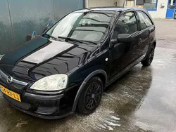 Zwart Gebruikt 2005 Opel Corsa Essentia Hatchback | € 1.100 (Eerlijke prijs)