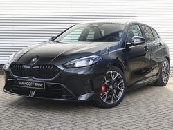 Zwart Nieuw 2025 BMW 120 Comfort Edition Hatchback | € 51.477 (Goede deal)