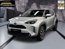 Grijs (metallic) Gebruikt 2022 Toyota Yaris Cross Team SUV | € 25.950 (Goede deal)