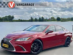 Rood Gebruikt 2021 Lexus ES300H Business Edition Sedan | € 31.940 (Eerlijke prijs)