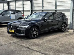 Zwart, metallic lak Gebruikt 2023 Volvo V60 Plus Stationwagen | € 44.900 (Eerlijke prijs)