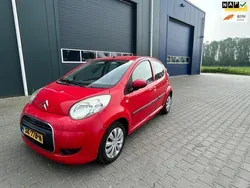 Rood, metallic lak Gebruikt 2009 Citroën C1 Hatchback | € 1.500 (Eerlijke prijs)