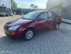 Rood Gebruikt 2000 Ford Focus Ghia Sedan | € 1.150 (Eerlijke prijs)