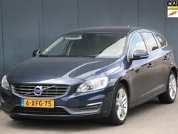 Blauw Gebruikt 2014 Volvo V60 Momentum Stationwagen | € 7.450 (Eerlijke prijs)
