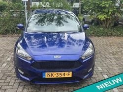 Blauw Gebruikt 2017 Ford Focus ST-Line Hatchback | € 8.750 (Eerlijke prijs)