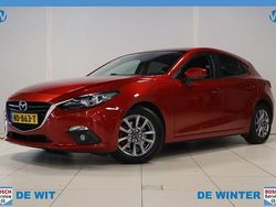 Rood (metallic) Gebruikt 2017 Mazda 3 Hatchback | € 11.950 (Eerlijke prijs)