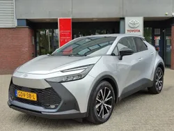 Grijs, metallic lak Gebruikt 2024 Toyota C-HR SUV | € 32.400 (Super prijs)
