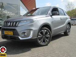 Grijs Gebruikt 2022 Suzuki Vitara Style SUV | € 25.990 (Eerlijke prijs)