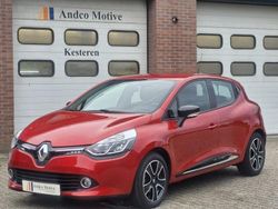 Rood Gebruikt 2015 Renault Clio IV Expression Hatchback | € 8.600 (Eerlijke prijs)