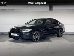 Zwart, metallic lak Gebruikt 2023 BMW 530e M Sport Sedan | € 47.900 (Eerlijke prijs)