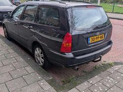 Blauw Gebruikt 2004 Ford Focus Futura Stationwagen | € 550 (Goede deal)