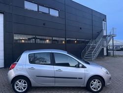 Grijs Gebruikt 2006 Renault Clio II Dynamique Hatchback | € 1.999 (Eerlijke prijs)