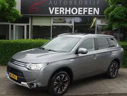 Grijs, metallic lak Gebruikt 2015 Mitsubishi Outlander P-HEV Edition SUV | € 12.950 (Eerlijke prijs)